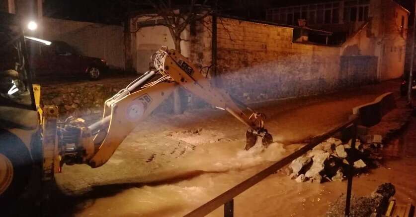 Menteşe Belediye Ekipleri Gece Boyunca Mesai Yaptı 7